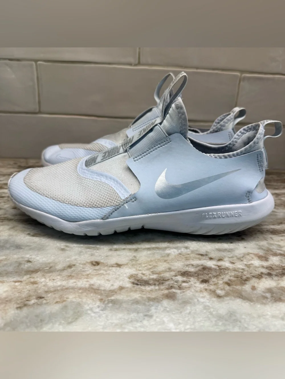Nike Kids Running Sneakers Size 7 Youth Shoe Sneakers Light Blue